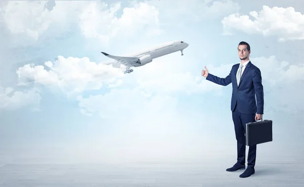 Agent hitchhiking with departing plane concept — Stock Photo, Image