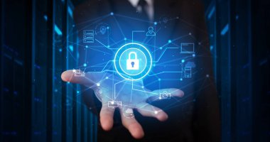 Hologram Projeksiyon tutan adam