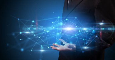 Web hologramın tutan kişi