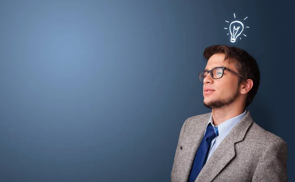 Joven estudiante buscando una nueva idea — Foto de Stock