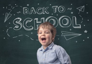 Geri okul kavramı ile sevimli çocuk
