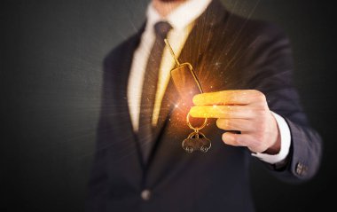 Takım elbiseli adam el tuşları