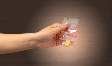 Plastik torba uyuşturucu veren