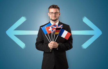 Yakışıklı genç çocuk arka planda oklarla hedef ülke seçimi