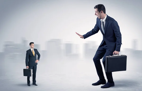 Giant businessman is  afraid of small executor — Stock Photo, Image