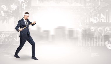 Karate adam üst kısmında bir metropol karate yapan uygun