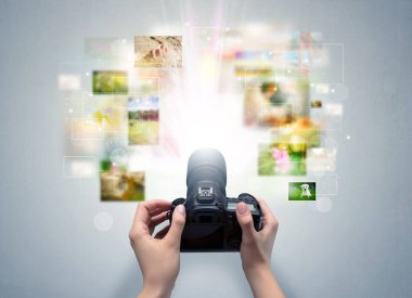 El yaşam olayları digital fotoğraf makinesi ile yakalar.