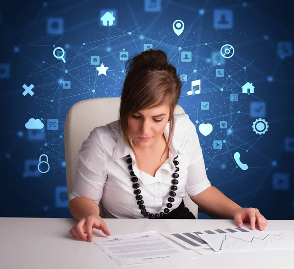 Sekreterare arbete med multitasking koncept — Stockfoto