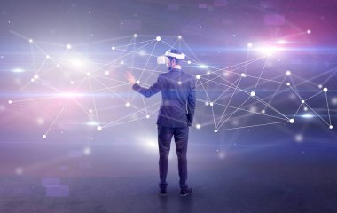 VJ gözlük ile ayakta ve hayat bağlantısı proje kontrol genç işadamı