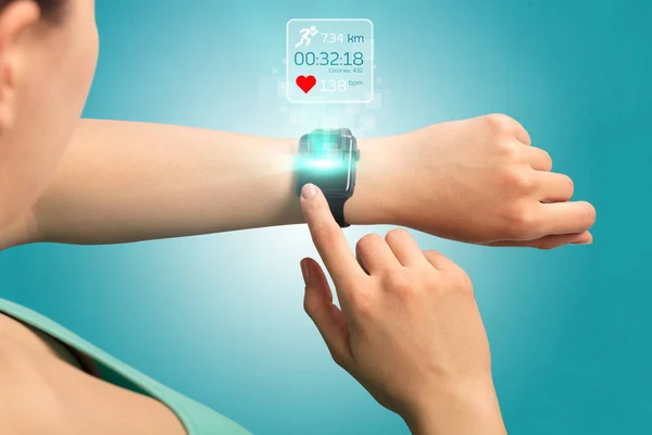 손 smartwatch 개념 — 스톡 사진