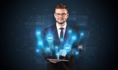 E-posta kavramı ile işadamı ve tablet