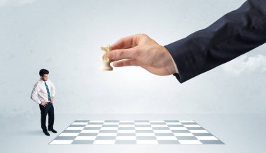 Büyük el kavramı ile satranç oynarken küçük iş adamı