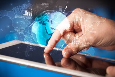 Tablet küresel emlak raporu kavramı ile dokunmadan el
