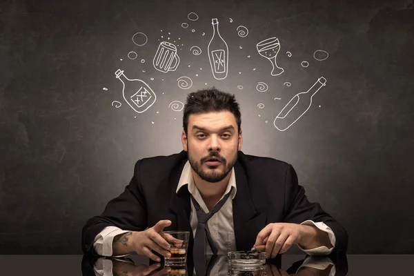 Opilý muž s konceptem doodle lahví alkoholu — Stock fotografie