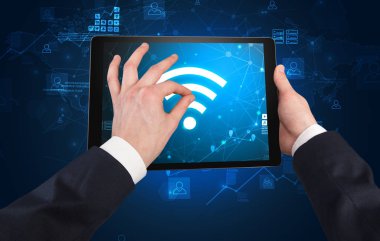 Tablet ile online kavramı kullanarak ele