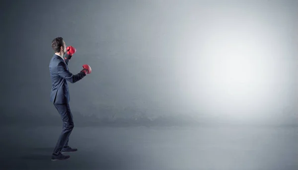 Businessman fighting in an empty space — Stock Photo, Image