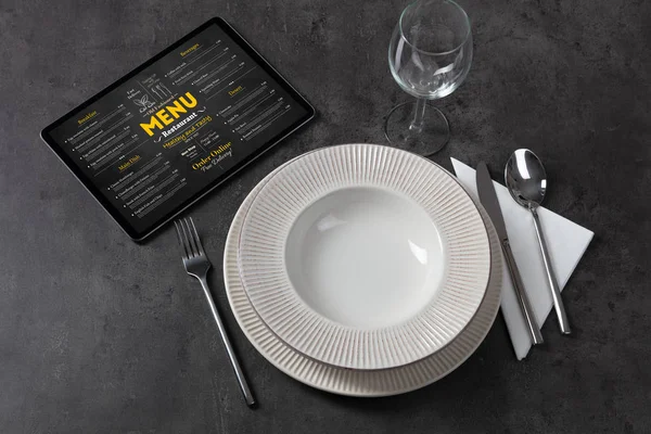 Tableware with online menu on tablet — Stock Photo, Image
