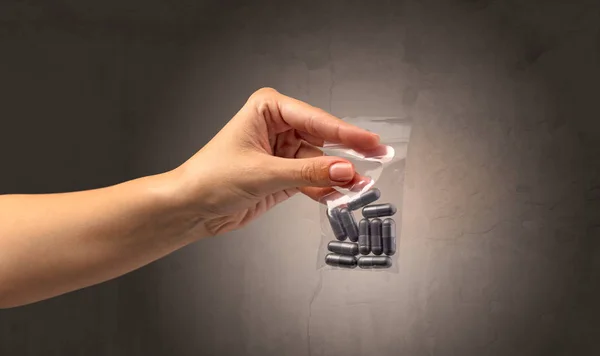 Dare farmaci in sacchetto di plastica — Foto Stock