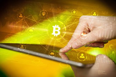 El bitcoin bağlantı ağı ve online kavramı ile tablet kullanma