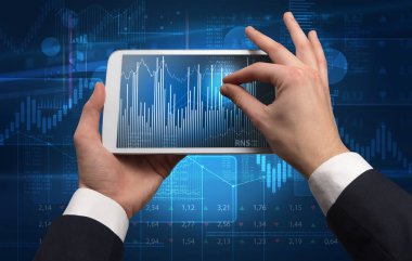 Tablet kullanma ve mali rapor kavramı kontrol el