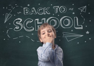 Geri okul kavramı ile sevimli çocuk