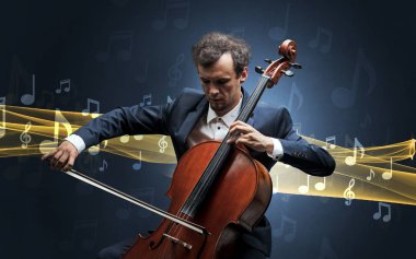 Çello notları ile oynamaya müzisyen