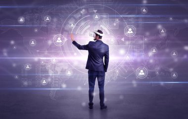 Bağlantı denetimi vj gözlüklü işadamı