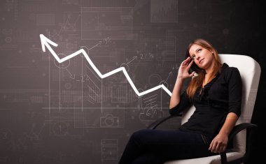 Artan grafik kavramı ile duran kişi