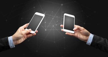 Akıllı telefonlar holding iki eller yakın çekim