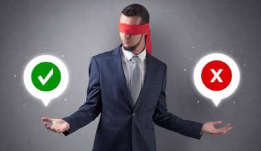 Blindfolded işadamı seçmek çalışıyor