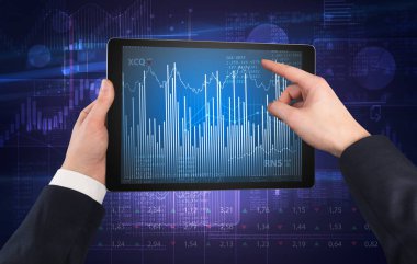 Tablet kullanma ve mali rapor kavramı kontrol el