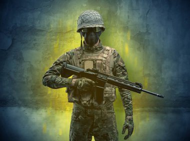 Tehlike asker ile yıkık duvar kağıdı