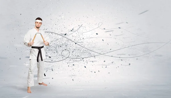 Karate man gör karate tricks med kaotiska koncept — Stockfoto