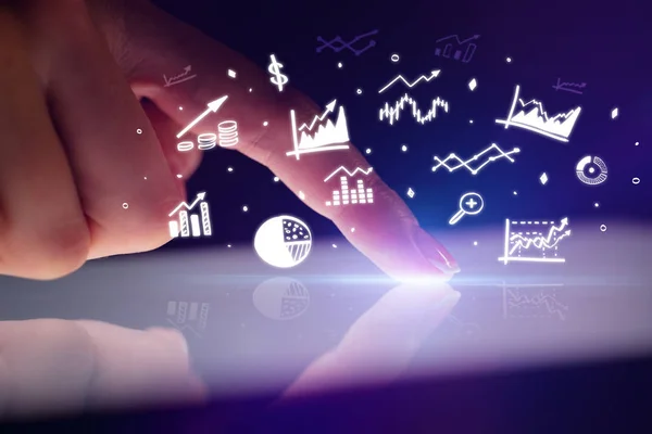 Ujj érintése tabletta fenti diagramok és jelentések — Stock Fotó