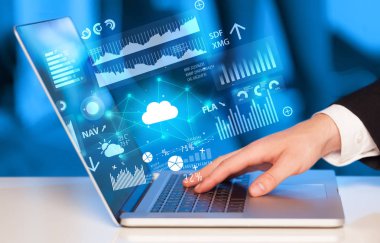 Raporlar ve grafikler kavramı yükleme ile dizüstü kullanarak ele