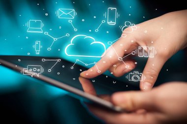 El tablet bulut teknoloji sistem konsepti ile çalışma