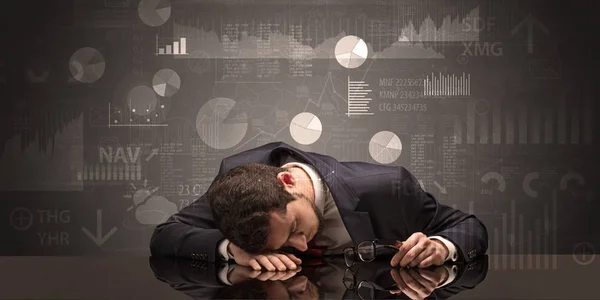 Omul de afaceri dormind cu diagrame, grafice și rapoarte concept — Fotografie, imagine de stoc