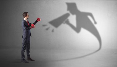 İşadamı otoriter gölgesini ile mücadele