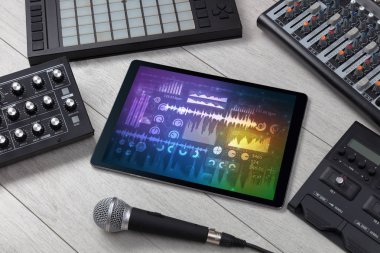 Elektronik müzik aletleri ve tablet raporları kavramı ile