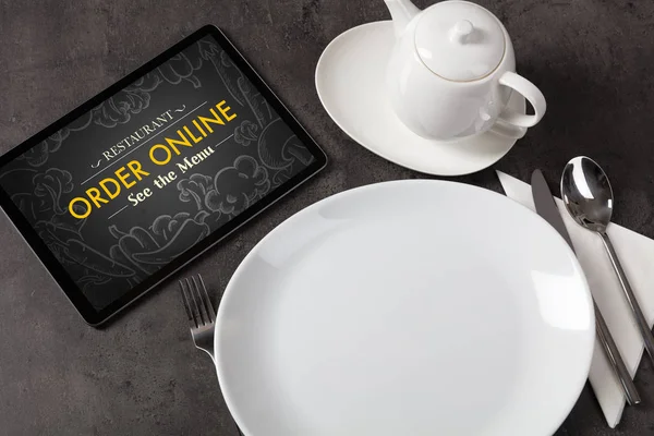 Online order concept with tableware — Stock Photo, Image