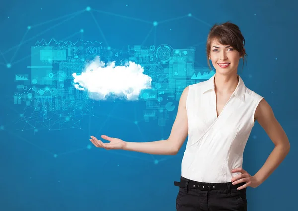Pessoa que apresenta o conceito de tecnologia de nuvem — Fotografia de Stock