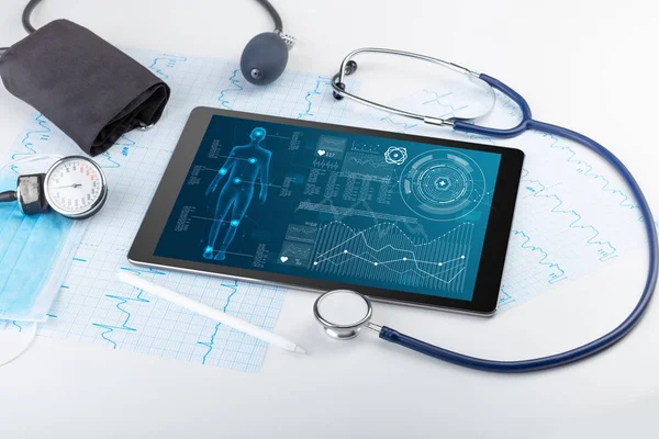 Software de triagem de corpo inteiro médico em tablet — Fotografia de Stock
