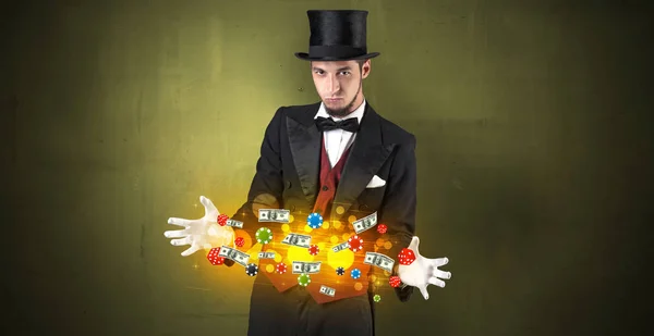 Иллюзионист колдует своими руками, играя в азартные игры. — стоковое фото