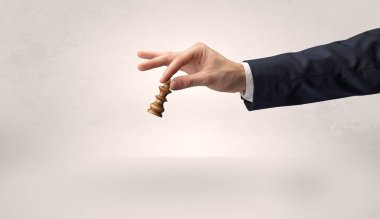 Büyük el satranç oyunu onun sonraki adım alarak