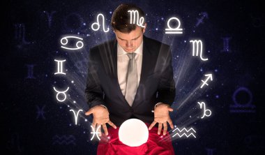 Astronot kristal sihirli topunu ilham arıyorum