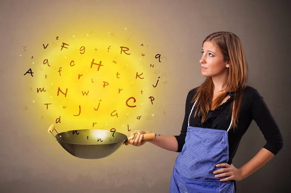 Persona cocinando cartas en wok — Foto de Stock