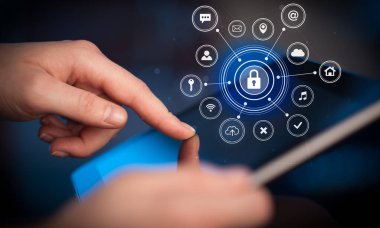 Tablet güvenlik kavramı ile tutarak
