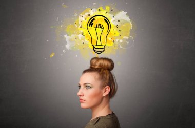 Tasarım düşünme konsepti ile kız