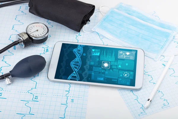 Concept de biotechnologie avec dispositifs technologiques médicaux — Photo