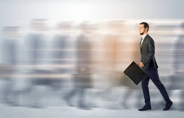 Businessman walking on a crowded street — Stock Photo, Image